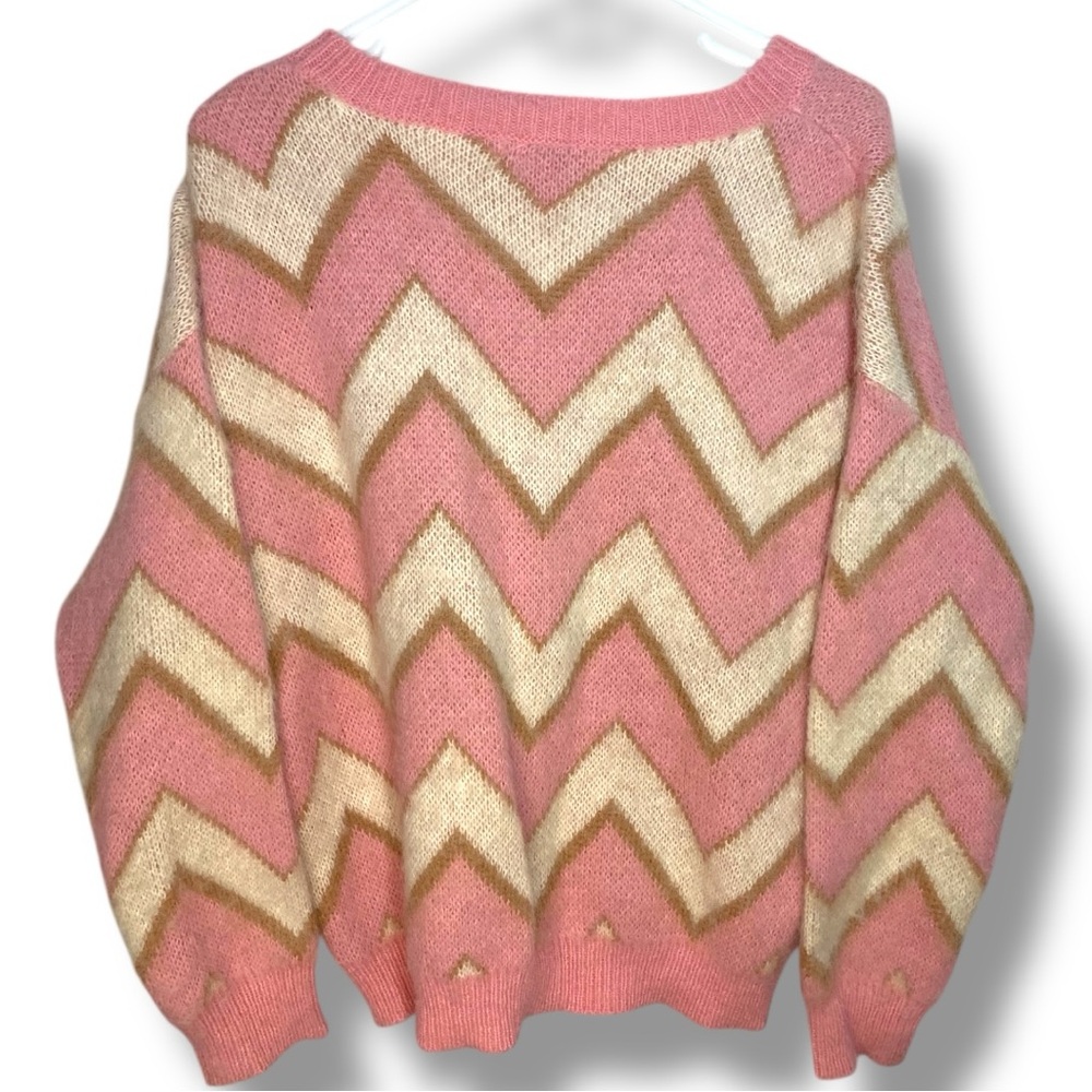 CLARA Pink and White Chevron Sweater size 4 - Picture 2 of 5